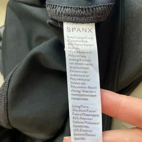 Spanx Faux Leather Legging Size Medium - Picture 5 of 8